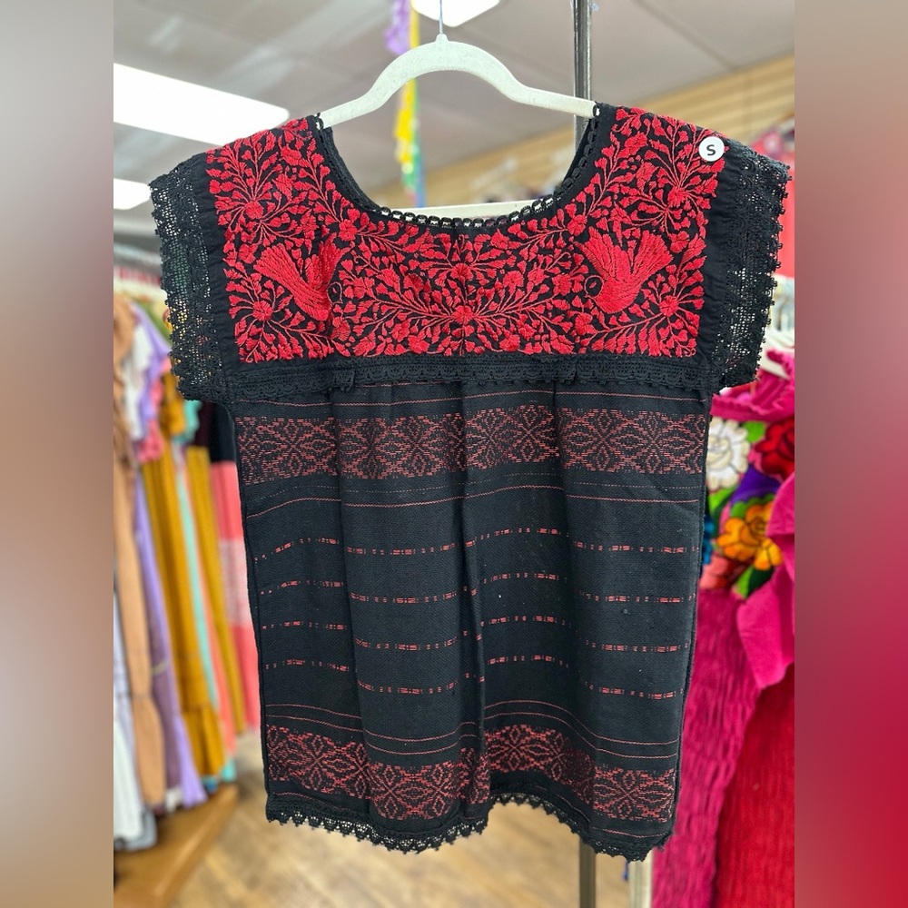 Oaxaca Paloma Black | Red Top